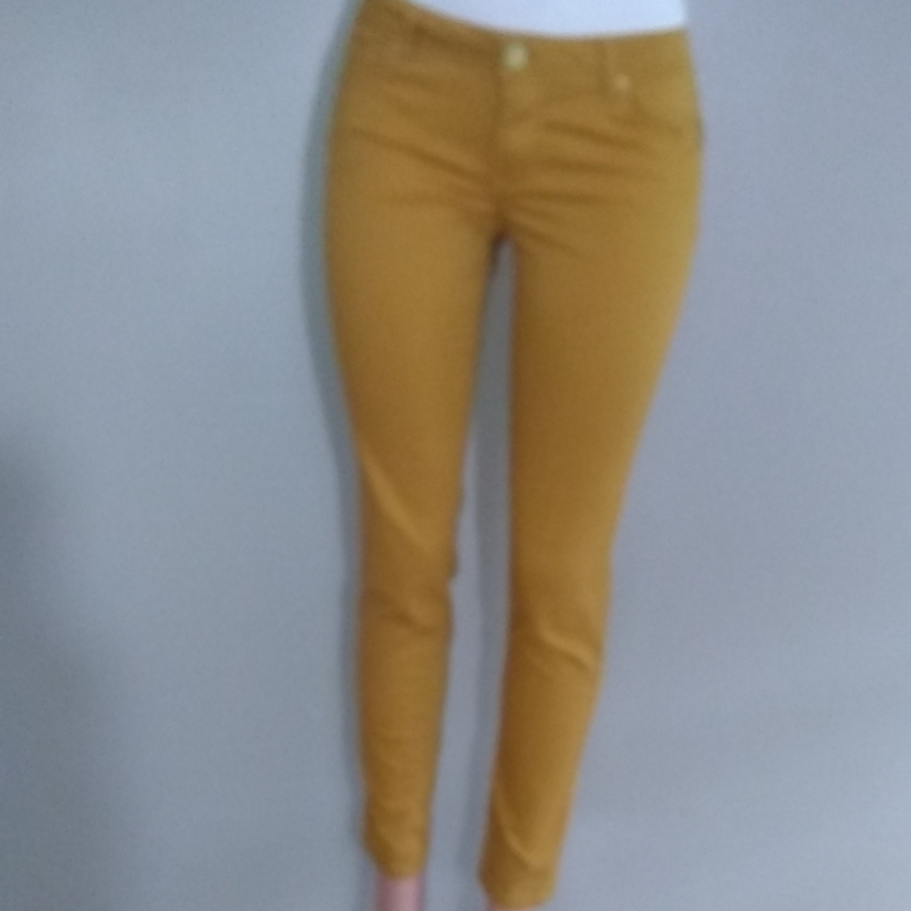Mossimo Supply Co Skinny Pants Size 9  Low-mid rise waist, fits more like size 7